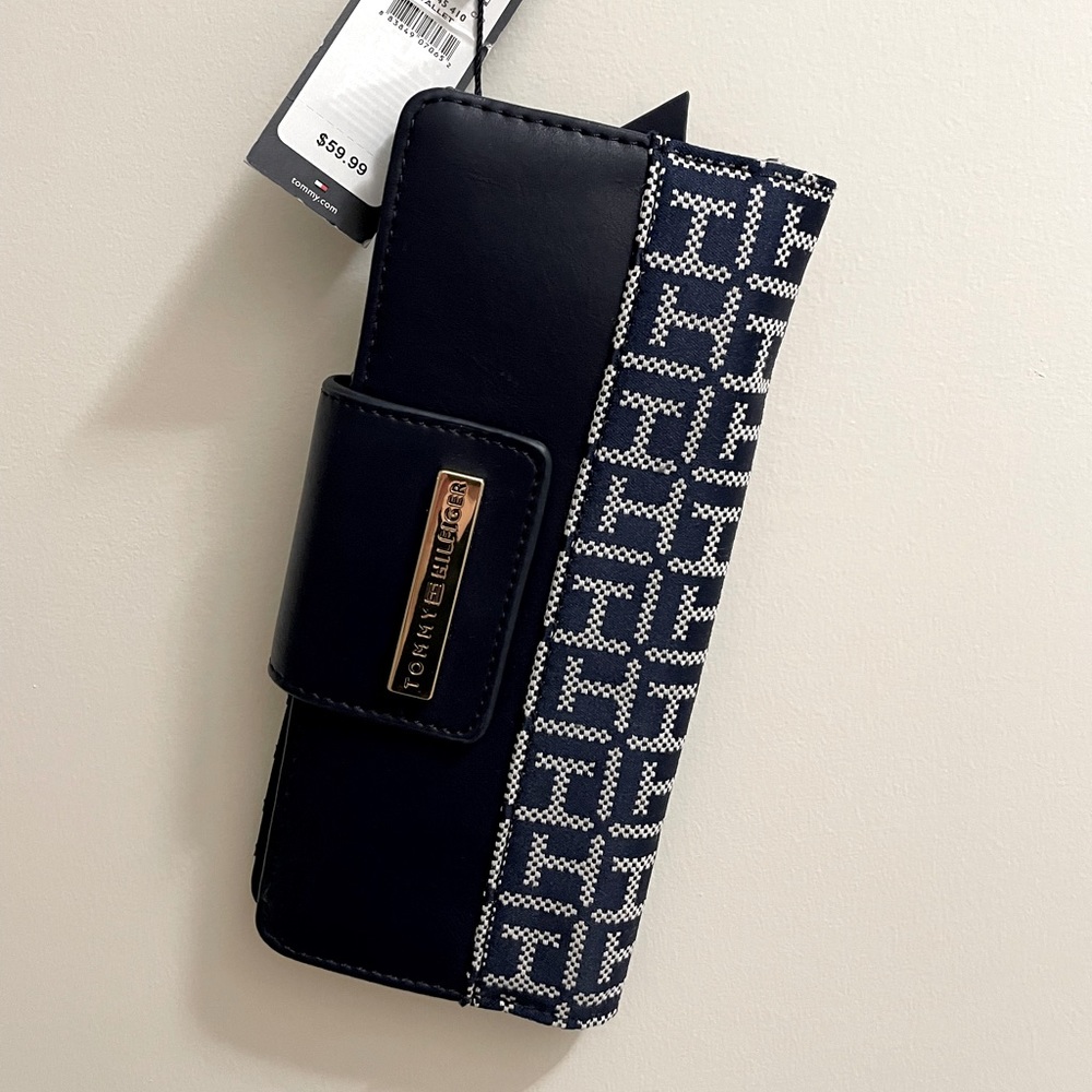Brand new with tags - gorgeous navy Tommy Hilfiger wallet